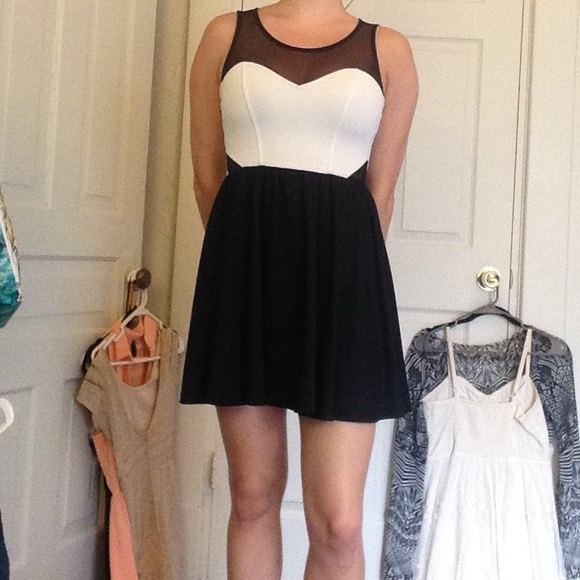 Black and White Dress - Picture 1 of 4