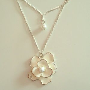 White layered pearl statement necklace