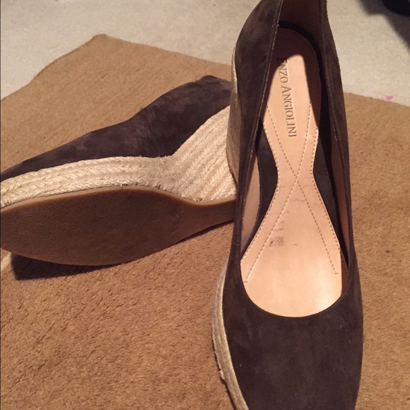 Beautiful Enzo Angiolini brown suede espadrilles.