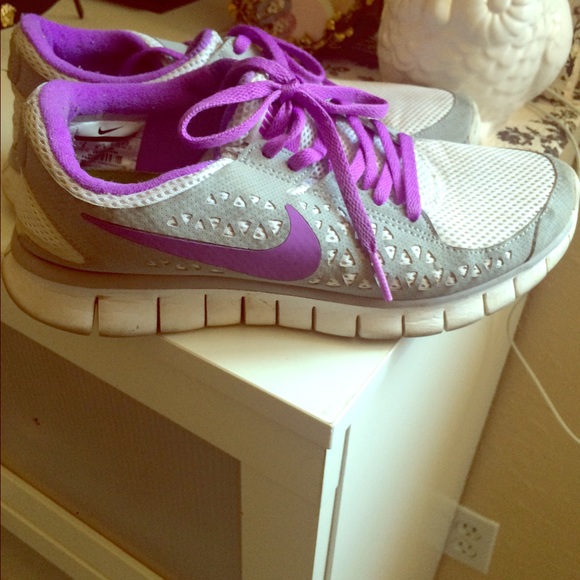 Nike Shoes - Nike free runs