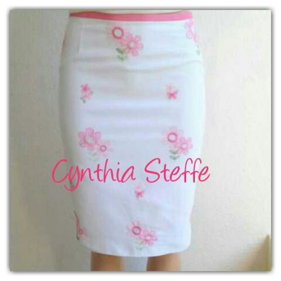 Cynthia Steffe Dresses & Skirts - CYNTHIA STEFFE FLORAL EMBROIDERED SKIRT