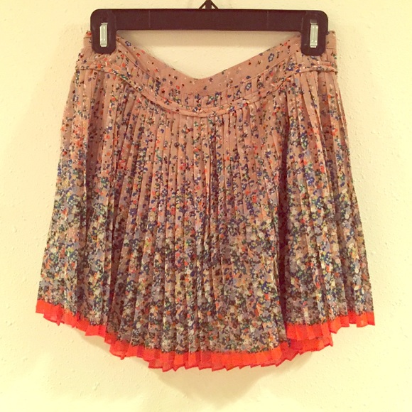 Flyaway cheerleader skirt.