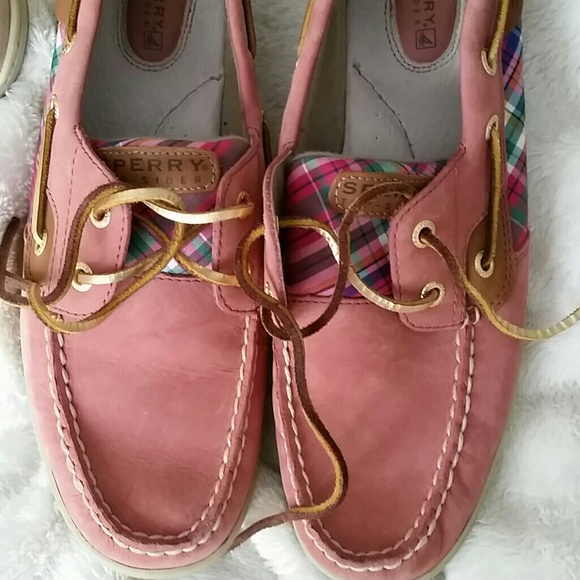 Size 9 sperrys