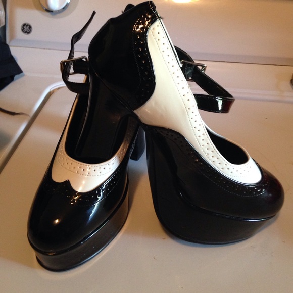 Pleaser heels