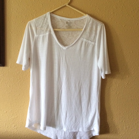 White and flowy women's top