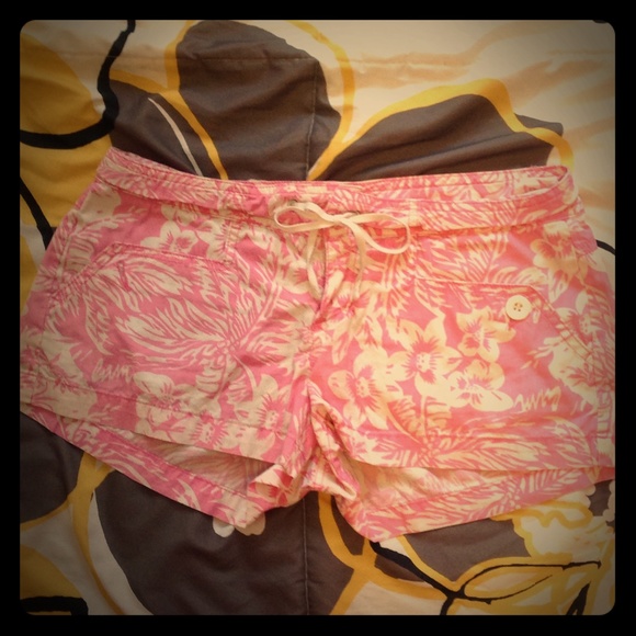 Pink Hawaiian shorts