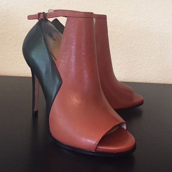 Pour la Victoire Boots - NEW Pour La Victoire Vellin Bootie