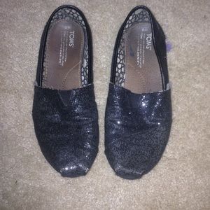 Black glitter toms
