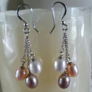 NWOT Multicolor pearls dangling earrings