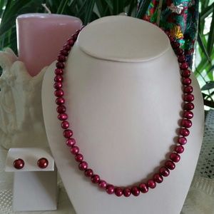 NWOT Cranberry pearl necklace set