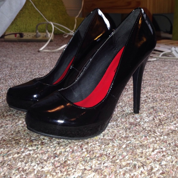 Shiny Black Michael Antonio Pumps - Picture 1 of 4