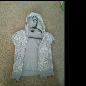Cute grey and white pattern jacket w/ hood