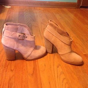 Suede boots