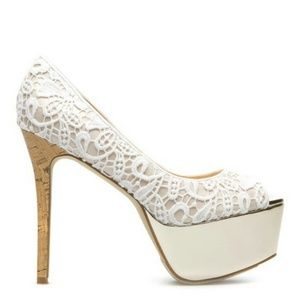 Gorgeous Size 7.5 Ivory Laced Platform Peeptoes