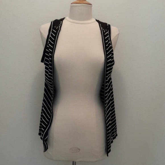 Black and White Lacey Sleeveless Cardigan