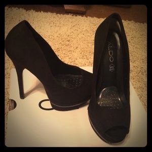 Black Aldo platform heels