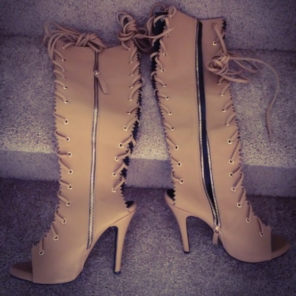 Sexy tie up boots with zippers... - Picture 4 of 4