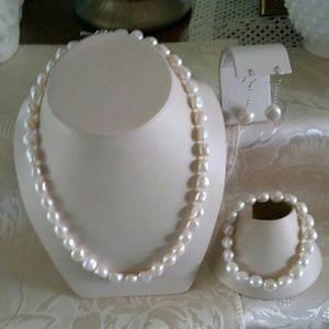NWOT White baroque pearls necklace set