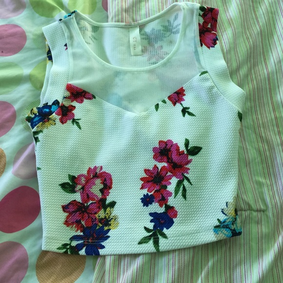 🚫🚫SOLD🚫🚫FLORAL TWO PIECE - Picture 2 of 4