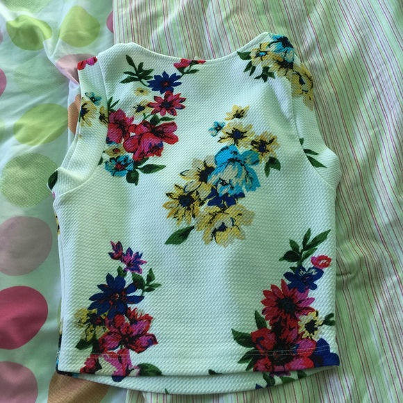 🚫🚫SOLD🚫🚫FLORAL TWO PIECE - Picture 3 of 4