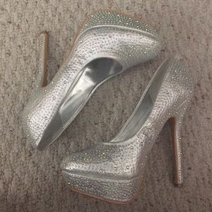 ‼️SALE‼️ Sparkly Silver Pumps/High Heels