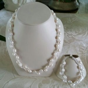 NWOT White rice pearls necklace set
