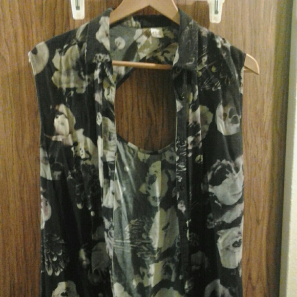 H&MButton down peep back blouse - Picture 1 of 3