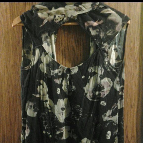 H&MButton down peep back blouse - Picture 3 of 3