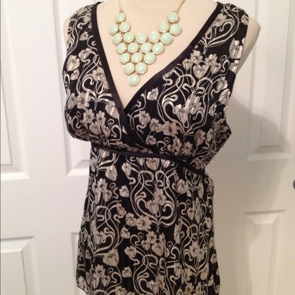 White House Black Market Black and Ivory Top