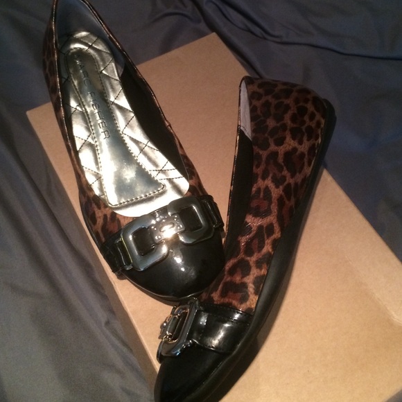 Marc fisher leopard flats