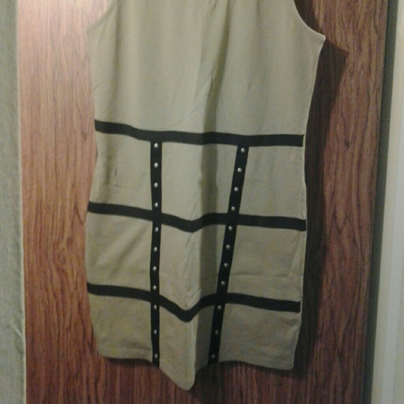 Nwot Army green dress w/blk design - Picture 2 of 3