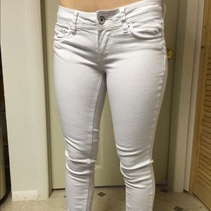 White skinny jeans