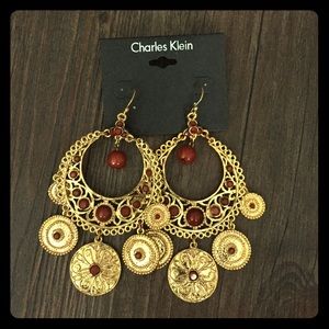 BRAND NEW--Gold Dangle Earrings