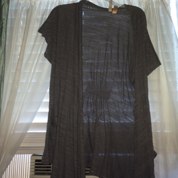 Grey Yeshadow short sleeve cardigan size Large
