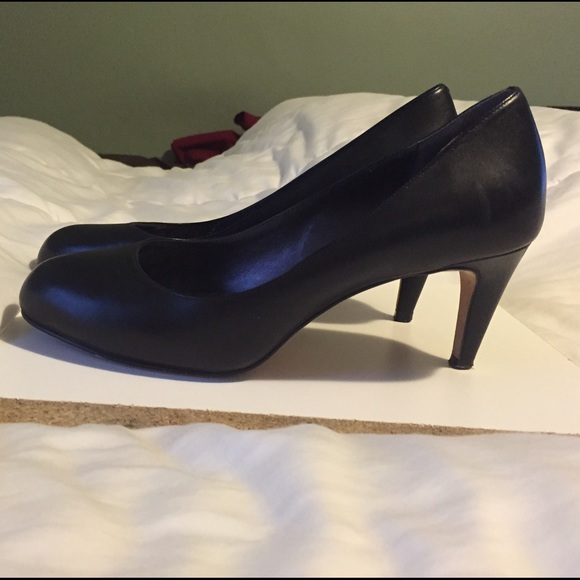 Perfect Cole Haan leather pumps.