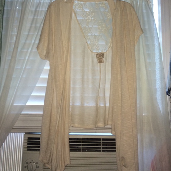 Cream short sleeve cardigan by eyelash size XL