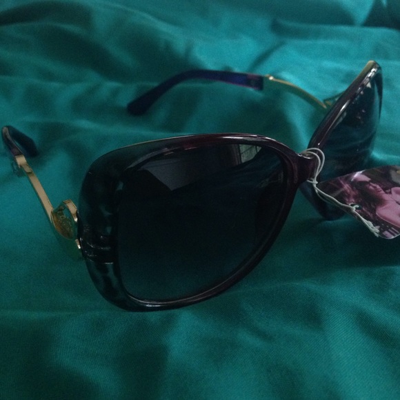 Sunglasses - Picture 3 of 4