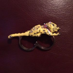 Betsey Johnson 2 finger ring