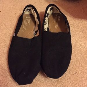Black toms