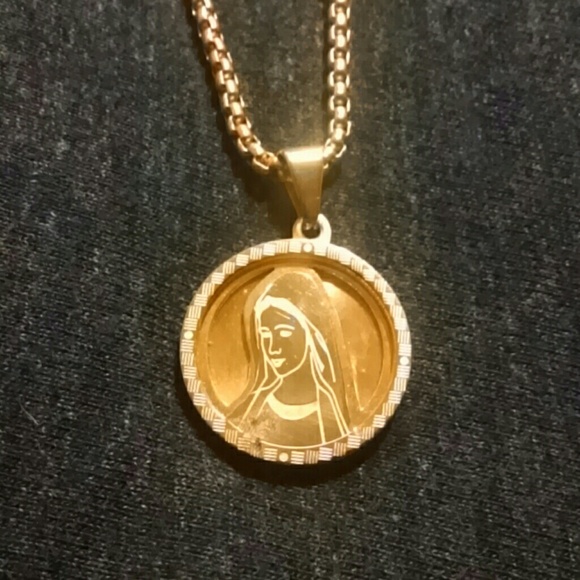 Yellow Gold colored necklace