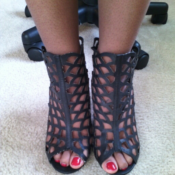 Black Fishscale Heels - Picture 3 of 3