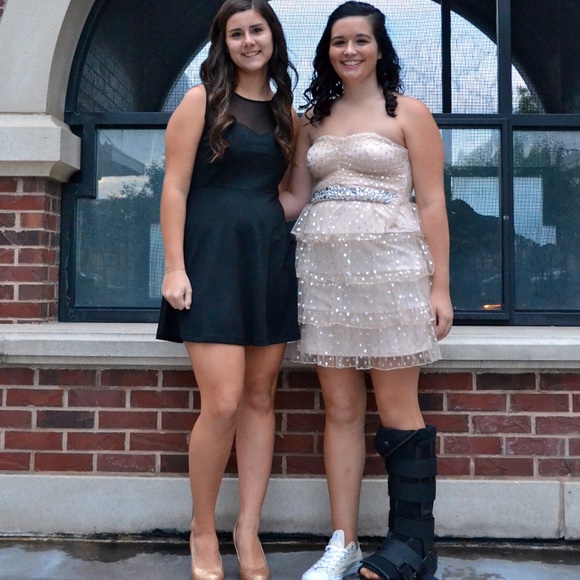 Black dress - Picture 3 of 4