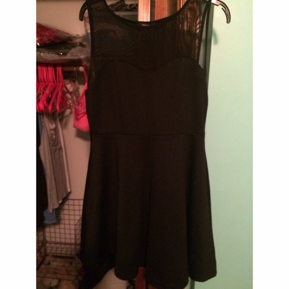 Black dress - Picture 4 of 4