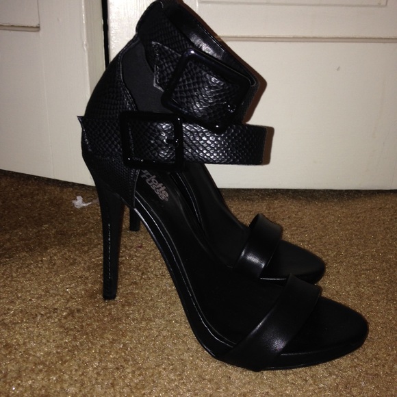 Heels - Picture 2 of 3