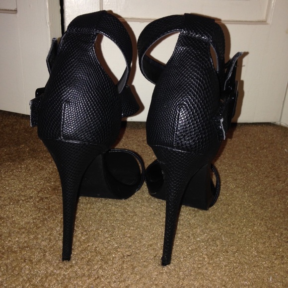 Heels - Picture 3 of 3