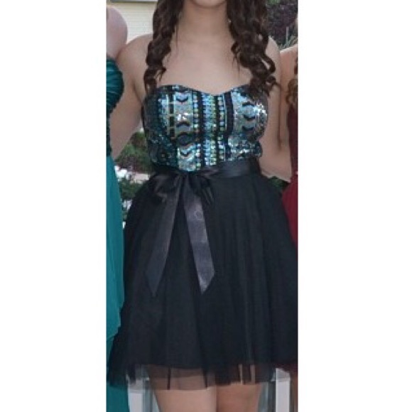 Home coming dress - Picture 2 of 3
