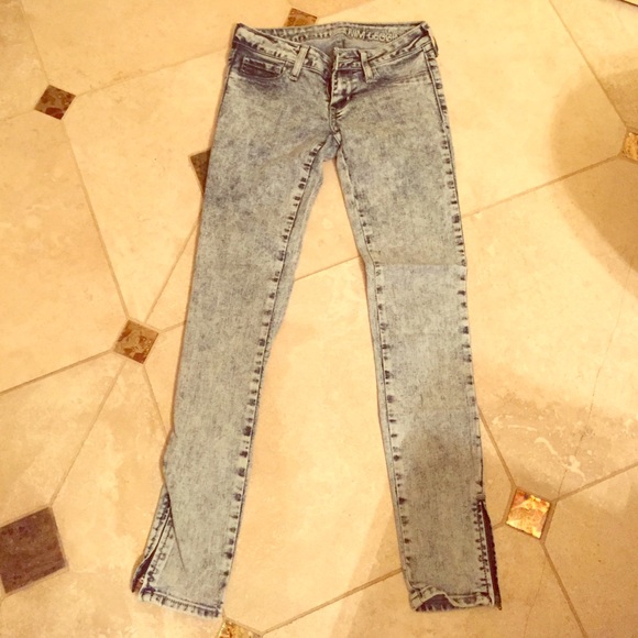 Light wash denim jeans