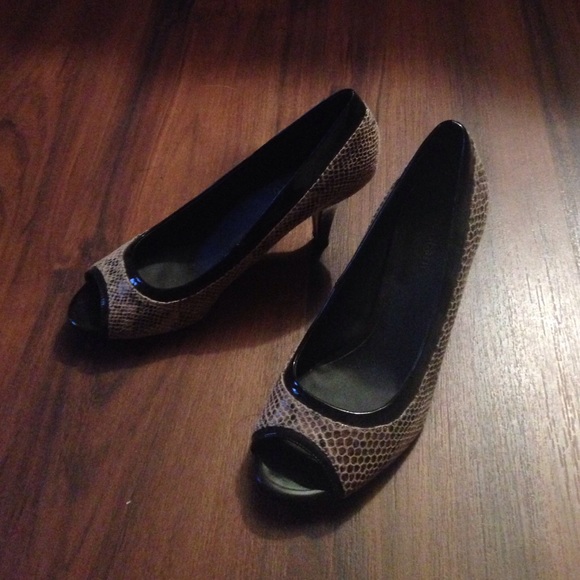 Faux snakeskin heels!