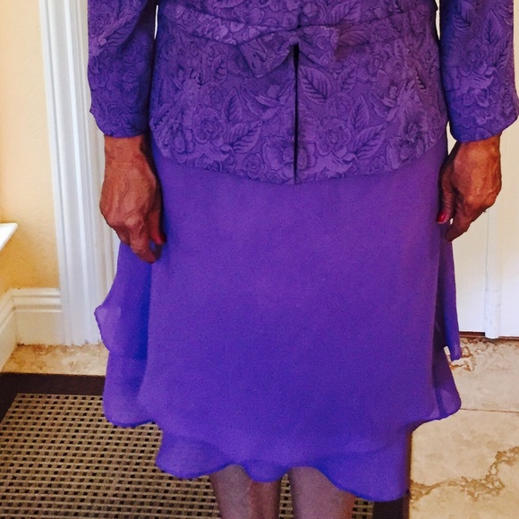 Two piece suit - Picture 2 of 4