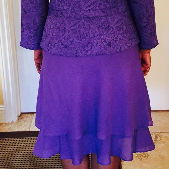 Two piece suit - Picture 4 of 4